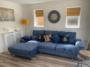 JUST BUILT! Fabulous 2 Bedroom House (Sleeps 6) with Free Parking & Garden